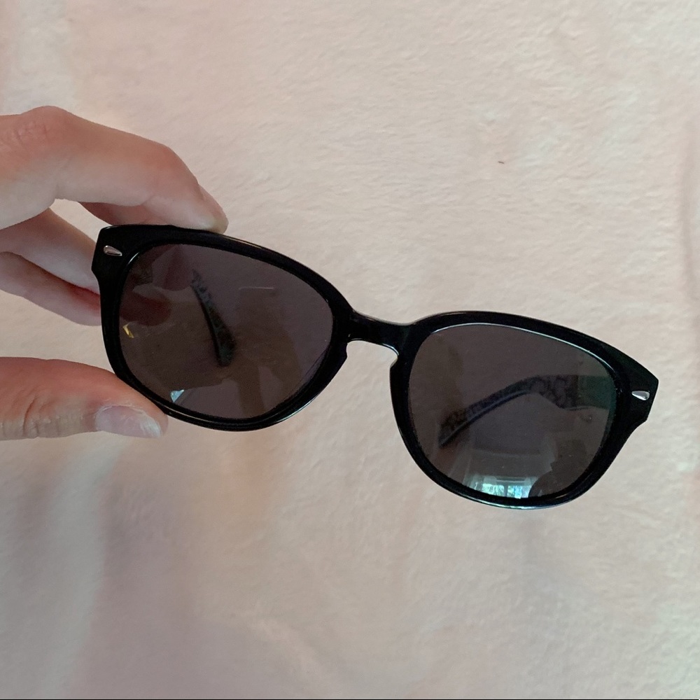 Vera Bradley Sunglasses With Floral Pattern